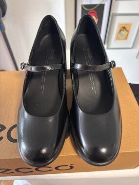 Black ecco Mary Jane Low Heels